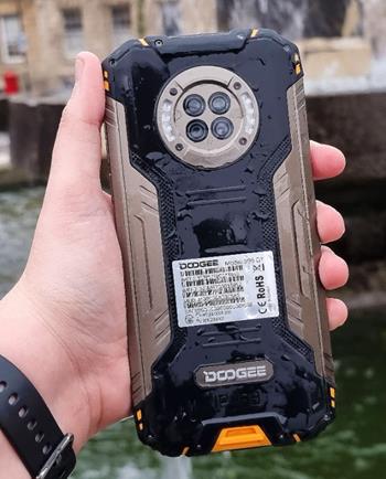 telefon rezistent la apa socuri si praf